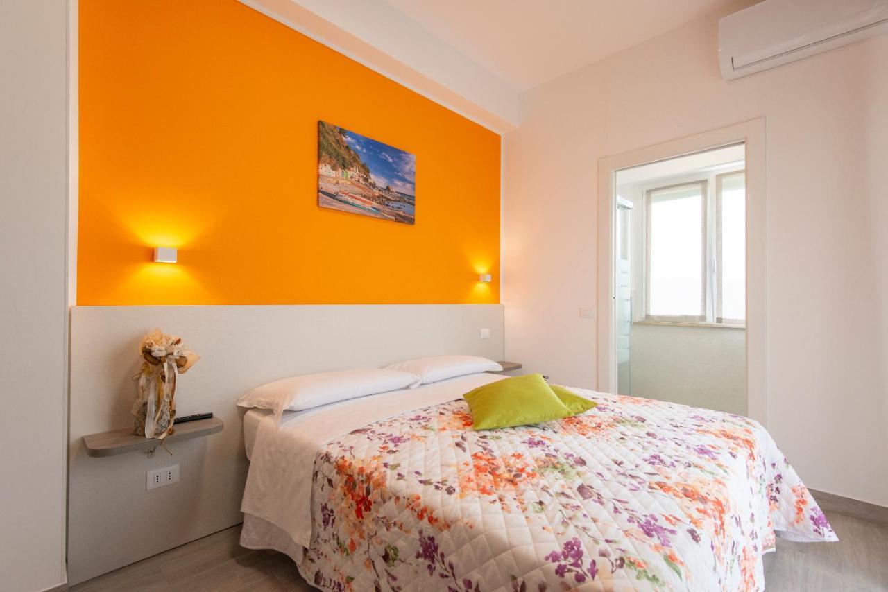Deluxe Double Room with Balcony,1053525772:JPEG